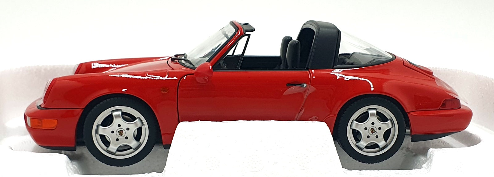 Norev 1/18 Scale 187325 - 1990 Porsche 911 Carrera 4 Targa - Red
