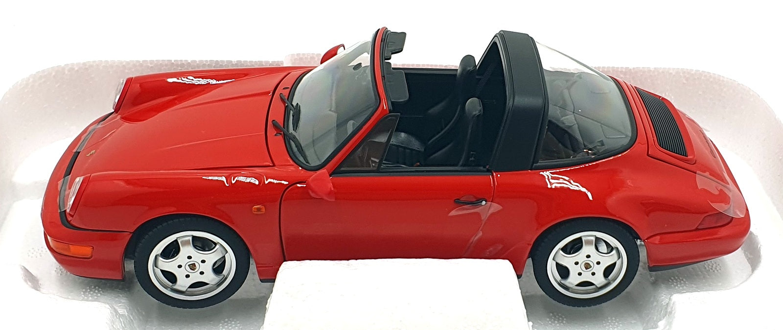 Norev 1/18 Scale 187325 - 1990 Porsche 911 Carrera 4 Targa - Red