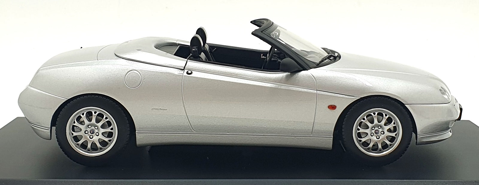 Norev 1/18 Scale 187853 - 1999 Alfa Romeo Spider - Silver