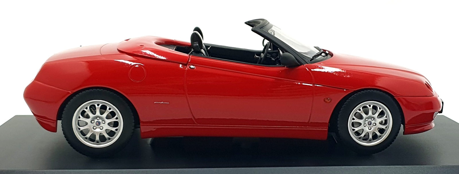 Norev 1/18 Scale 187852 - 1999 Alfa Romeo Spider - Red