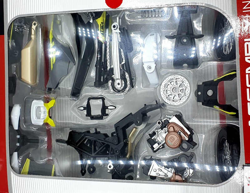 Maisto 1/12 Scale Diecast Kit 39180 - 2023 Husqvarna 701 Supermoto Motorbike Kit