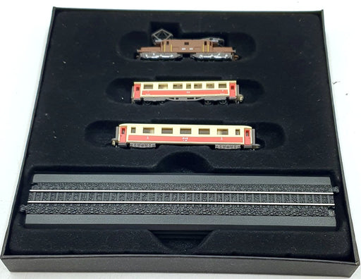 Atlas 1/220 Scale Static Model 7 165 114 - The Glacier Express Loco & 2 Coaches