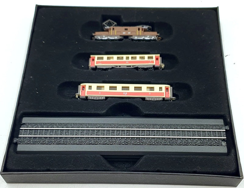 Atlas 1/220 Scale Static Model 7 165 114 - The Glacier Express Loco & 2 Coaches