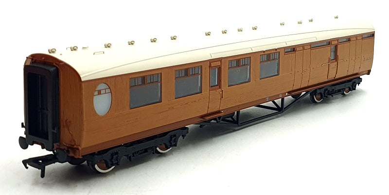 Bachmann OO Gauge (1/76) 34-460 - Thompson 3rd Class Brake Corridor LNER