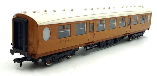 Bachmann OO Gauge (1/76) 34-385 - Thompson Third Class Corridor LNER Teak Coach