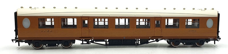Bachmann OO Gauge (1/76) 34-385 - Thompson Third Class Corridor LNER Teak Coach