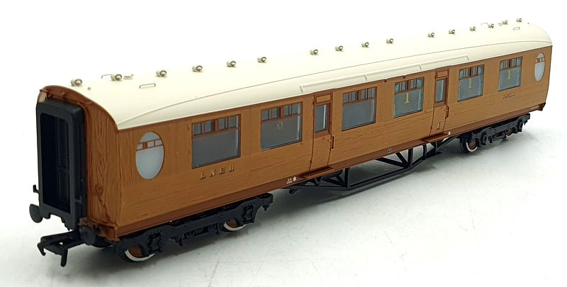Bachmann OO Gauge (1/76) 34-410 - Thompson Composite Corridor LNER Teak Coach