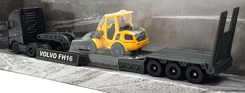 Maisto 11681 - Volvo FH16 Big Hauler with Excavator/Scoop - Met. Black/Yellow