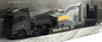 Maisto 11681 - Volvo FH16 Big Hauler with Excavator - Met. Black/Yellow