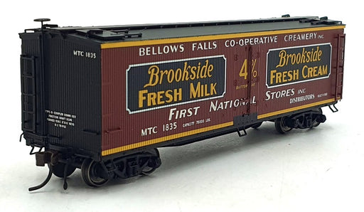 Bachmann HO (1/87) Scale 20 002 008 '40 Wood Reefer Road #1835 Brookside Cream