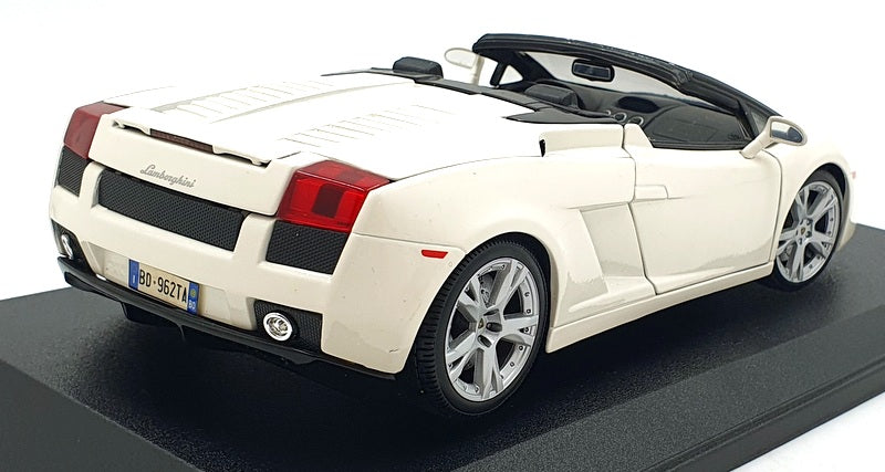 Maisto 1/18 Scale Diecast 31136 - Lamborghini Gallardo Spyder - White