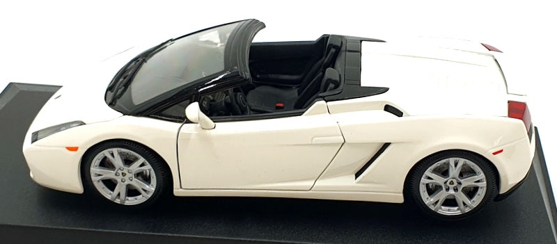 Maisto 1/18 Scale Diecast 31136 - Lamborghini Gallardo Spyder - White