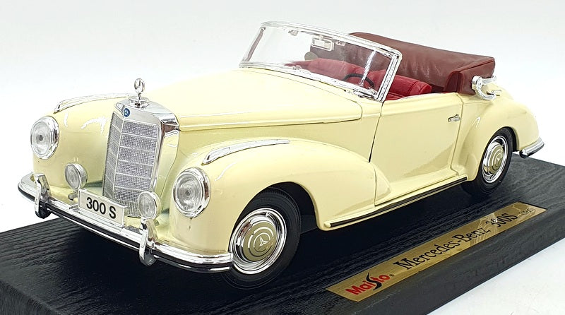 Maisto1/18 Scale Diecast 31806 - 1955 Mercedes Benz 300S - Cream