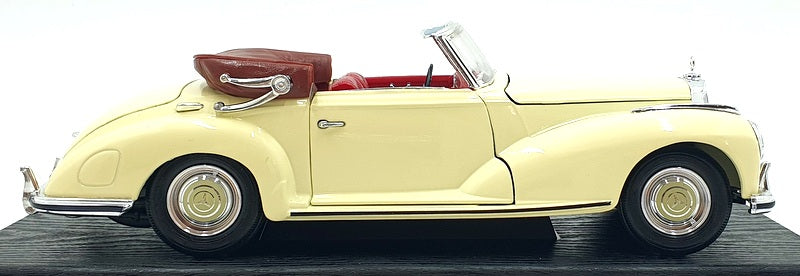Maisto1/18 Scale Diecast 31806 - 1955 Mercedes Benz 300S - Cream