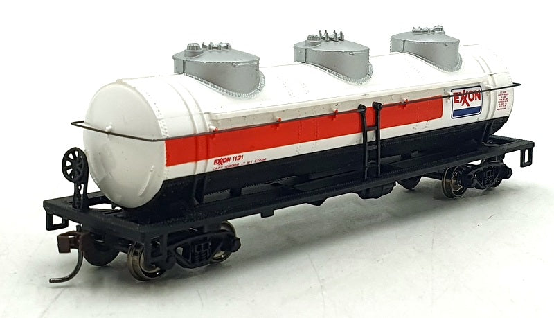 Bachmann HO (1/87) Scale 17138 - '40 3-Dome Tank Car EXXON