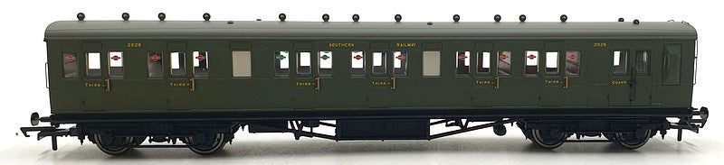 Hornby OO Gauge (1/76) R4718 SR Ex LSWR Non-Corridor Brake 3rd Coach '2626'