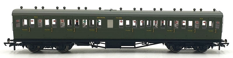 Hornby OO Gauge (1/76) R4720 SR Ex LSWR Non-Corridor 3rd (DIAG 31) Coach '304'