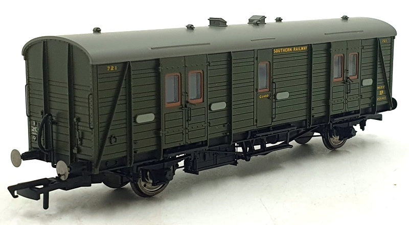 Hornby OO Gauge (1/76) R4301B SR Maunsell Passenger Brake 'Van C' 721