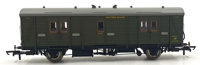 Hornby OO Gauge (1/76) R4301B SR Maunsell Passenger Brake 'Van C' 721