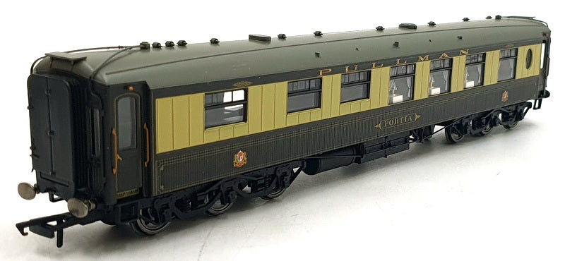 Hornby OO Gauge (1/76) R 4476 - 12 Wheel Pullman 1st Class Kitchen Car 'Portia'