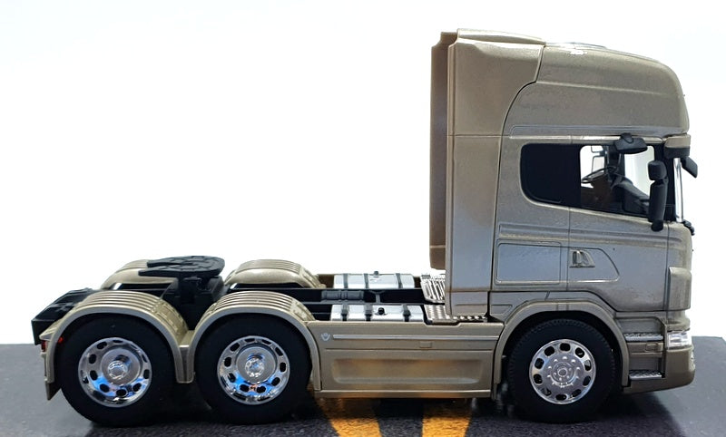 Welly 1/32 Scale Diecast 32670L-W - Scania Transporter - Met. Bronze