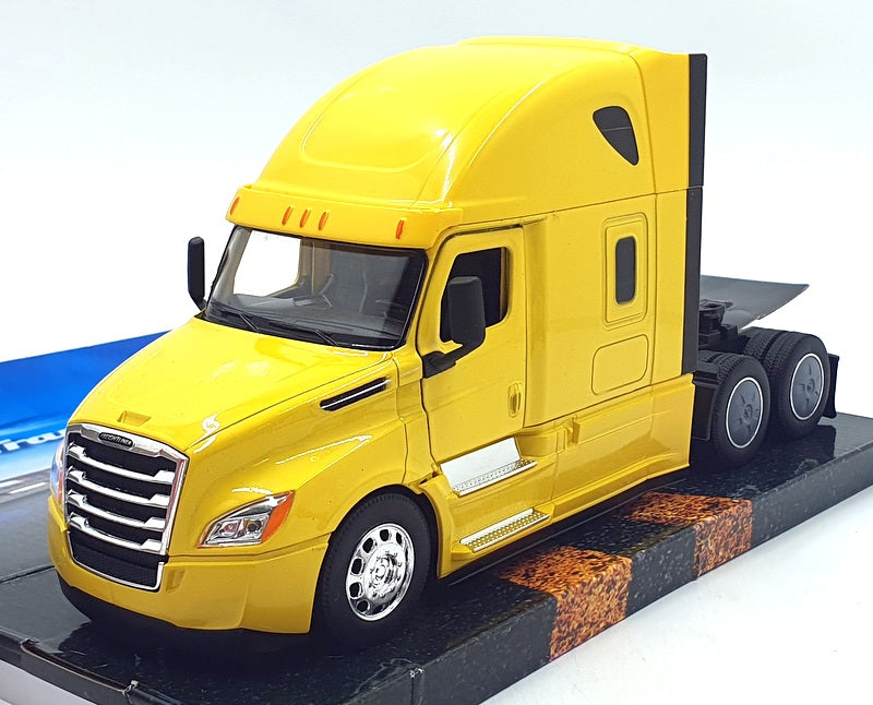 Welly 1/32 Scale Diecast 32695W - Freightliner Cascadia - Yellow