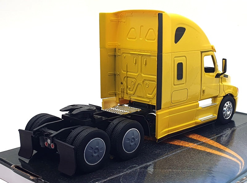 Welly 1/32 Scale Diecast 32695W - Freightliner Cascadia - Yellow