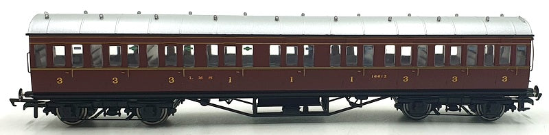 Hornby OO Gauge (1/76) R4656A - LMS Non-Corridor Composite Coach '16612'