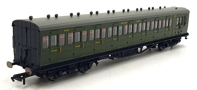 Hornby OO Gauge (1/76) R4717 SR Ex LSWR Non-Corridor Brake 3rd Coach '2639' S.45