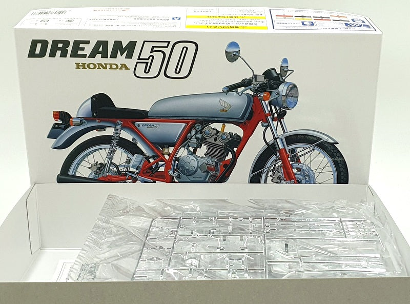 Aoshima 1/24 Scale Kit 20498 - Honda Dream 50 AC15 450 '97 Motorcycle