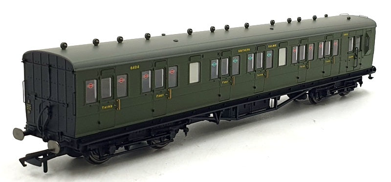 Hornby OO Gauge (1/76) R4719 SR Non-Corridor Brake Composite Coach '6404' S.45