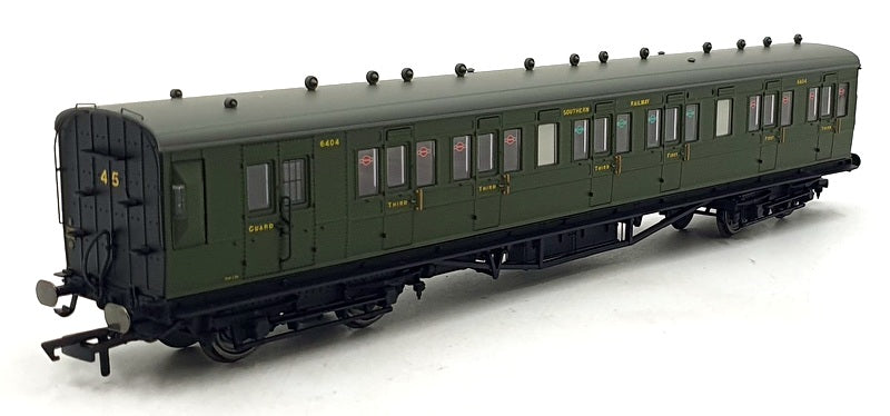 Hornby OO Gauge (1/76) R4719 SR Non-Corridor Brake Composite Coach '6404' S.45