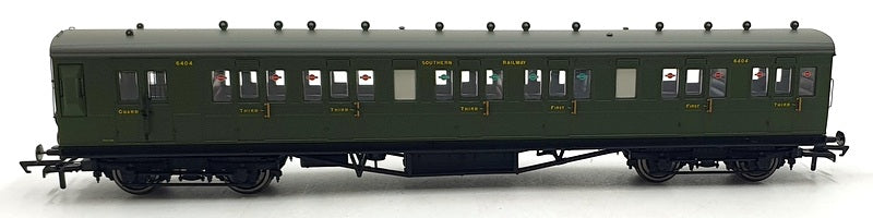 Hornby OO Gauge (1/76) R4719 SR Non-Corridor Brake Composite Coach '6404' S.45