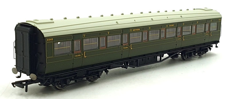 Hornby OO Gauge (1/76) Scale R4297A SR Maunsell Corridor 3rd Class Coach '2349'