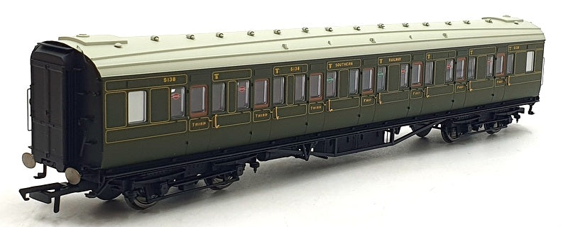 Hornby OO Gauge (1/76) Scale R4299A - SR Maunsell Composite Coach '5138'