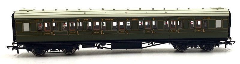Hornby OO Gauge (1/76) Scale R4299A - SR Maunsell Composite Coach '5138'
