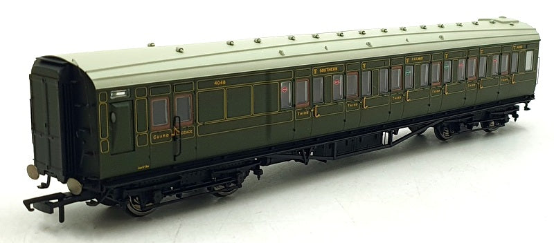 Hornby OO Gauge (1/76) Scale R4300A - SR Maunsell 6 Compartment Brake '4048'