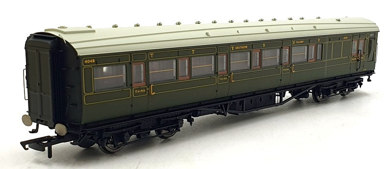 Hornby OO Gauge (1/76) Scale R4300A - SR Maunsell 6 Compartment Brake '4048'