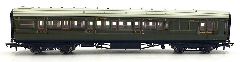 Hornby OO Gauge (1/76) Scale R4300A - SR Maunsell 6 Compartment Brake '4048'