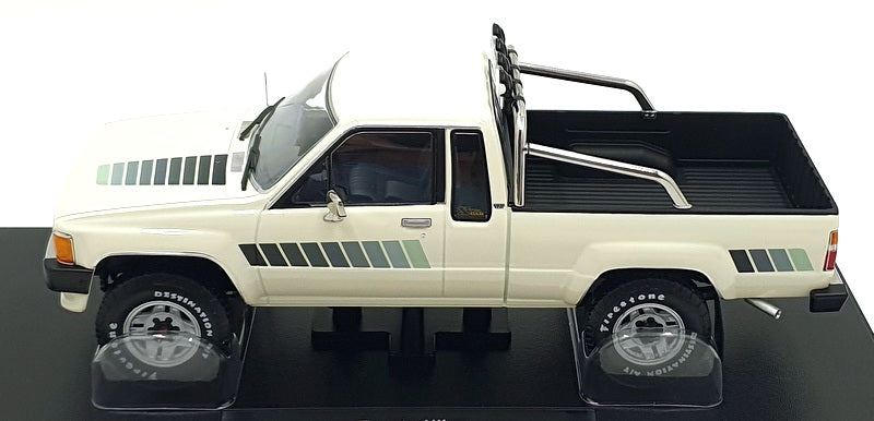 KK 1/18 Scale Diecast KKDC181564 - Toyota Hilux Truck - White