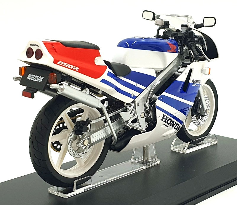 Aoshima 1/12 Scale 11211-4200 - 1989 Honda NSR250R Motorbike - White