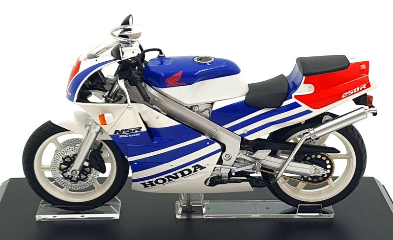 Aoshima 1/12 Scale 11211-4200 - 1989 Honda NSR250R Motorbike - White