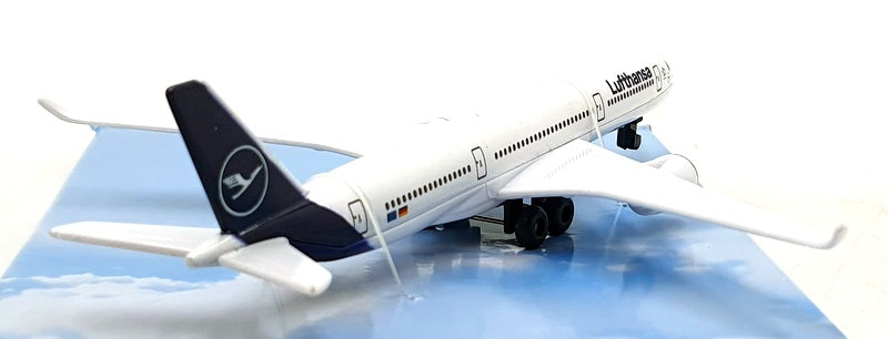 Daron Toys Appx 14cm Long RT4134 - Lufthansa Airbus A350 - 900 Aircraft - White