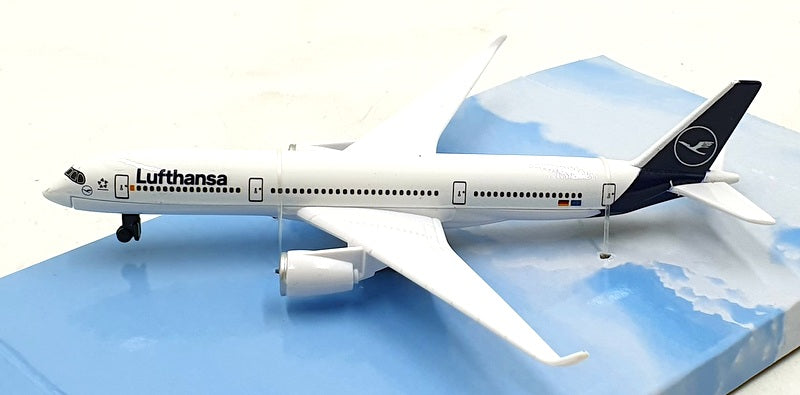 Daron Toys Appx 14cm Long RT4134 - Lufthansa Airbus A350 - 900 Aircraft - White