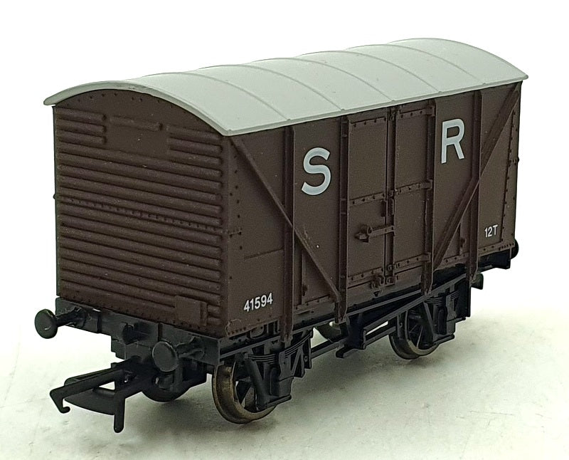 Dapol OO Gauge (1/76) B326 - 12 Ton Vent Van S R #41594