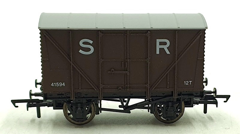 Dapol OO Gauge (1/76) B326 - 12 Ton Vent Van S R #41594
