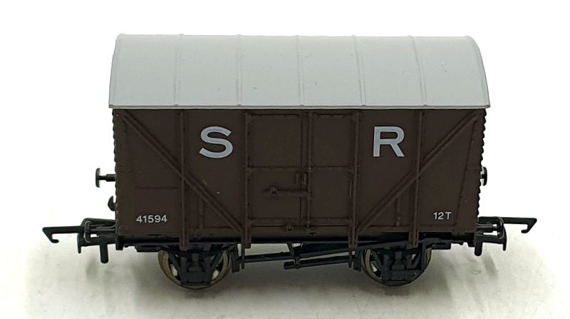 Dapol OO Gauge (1/76) B326 - 12 Ton Vent Van S R #41594