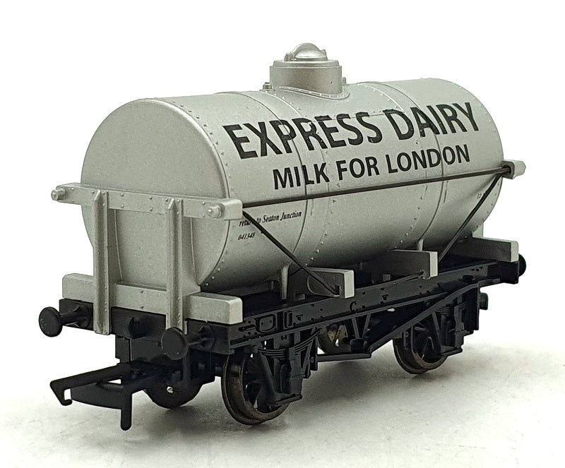 Dapol OO Gauge (1/76) 221026B - 12T Tank Wagon Express Dairy - Milk For London
