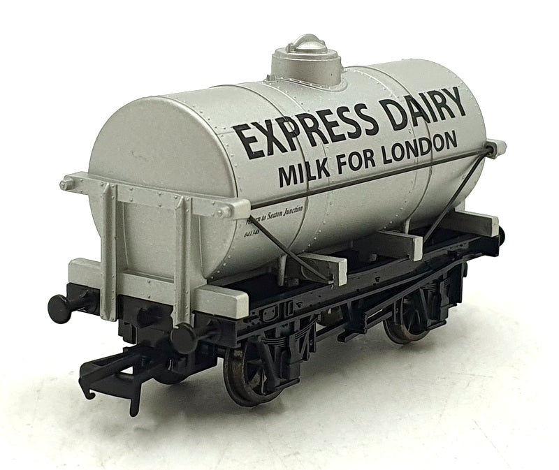 Dapol OO Gauge (1/76) 221026B - 12T Tank Wagon Express Dairy - Milk For London