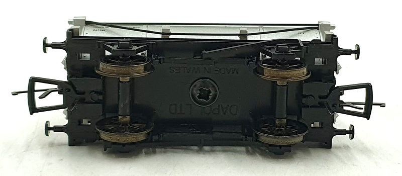 Dapol OO Gauge (1/76) 221026B - 12T Tank Wagon Express Dairy - Milk For London